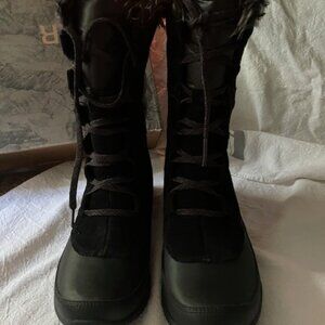 Pair North Face Boots